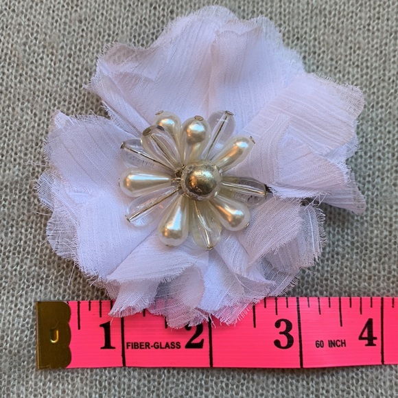 VINTAGE - Flower Brooch - made from layers of delicate fabric and beads - Picture 6 of 6